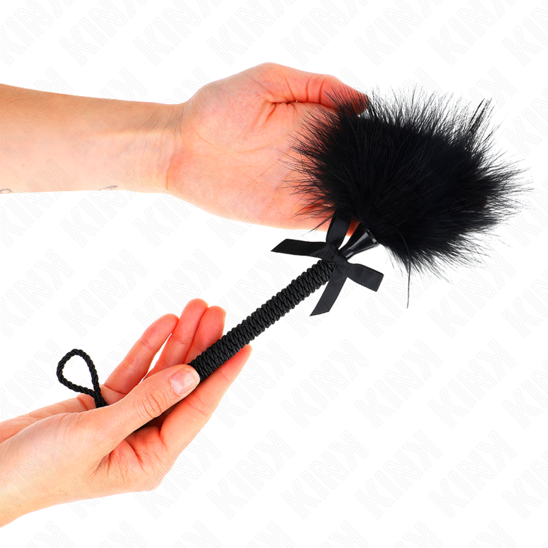 KINK - MASAJEADOR DE CUERDA DE NAILON CON PLUMAS PARA COSQUILLAS Y LAZO NEGRO 25 CM KINK IMPACT & TOUCH