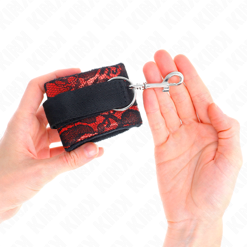 KINK - MUÑEQUERAS CORTAS DE ENCAJE TERCIOPELO Y UNIÓN DE NYLON ROJO/NEGRO 23 X 6.5 CM KINK WRIST RESTRAINT