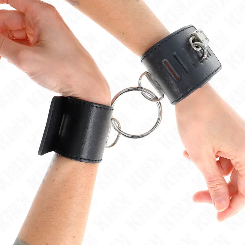 KINK - MUÑEQUERAS FIJAS CON ANILLA Y CIERRE CANDADO NEGRO AJUSTABLE 16-23 CM X 5.5 CM KINK WRIST RESTRAINT