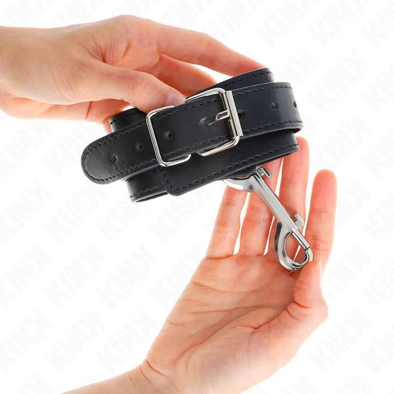 KINK - MUÑEQUERAS SIMPLES CON FILA DE REMACHES Y HEBILLA GRANDE NEGRO AJUSTABLE 17-28 CM X 5 CM KINK WRIST RESTRAINT